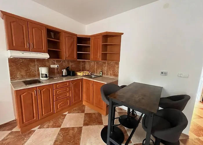 Y Apartman *